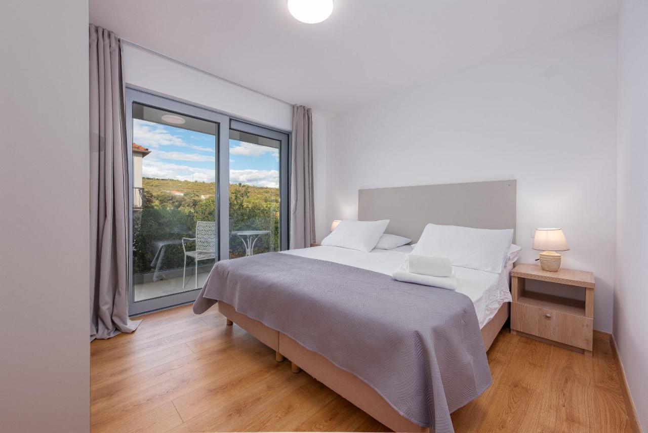 Rooms & Apartments Niko ซูโกชัน ภายนอก รูปภาพ