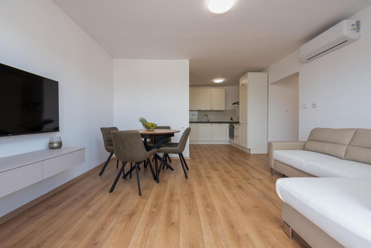 Rooms & Apartments Niko ซูโกชัน ภายนอก รูปภาพ