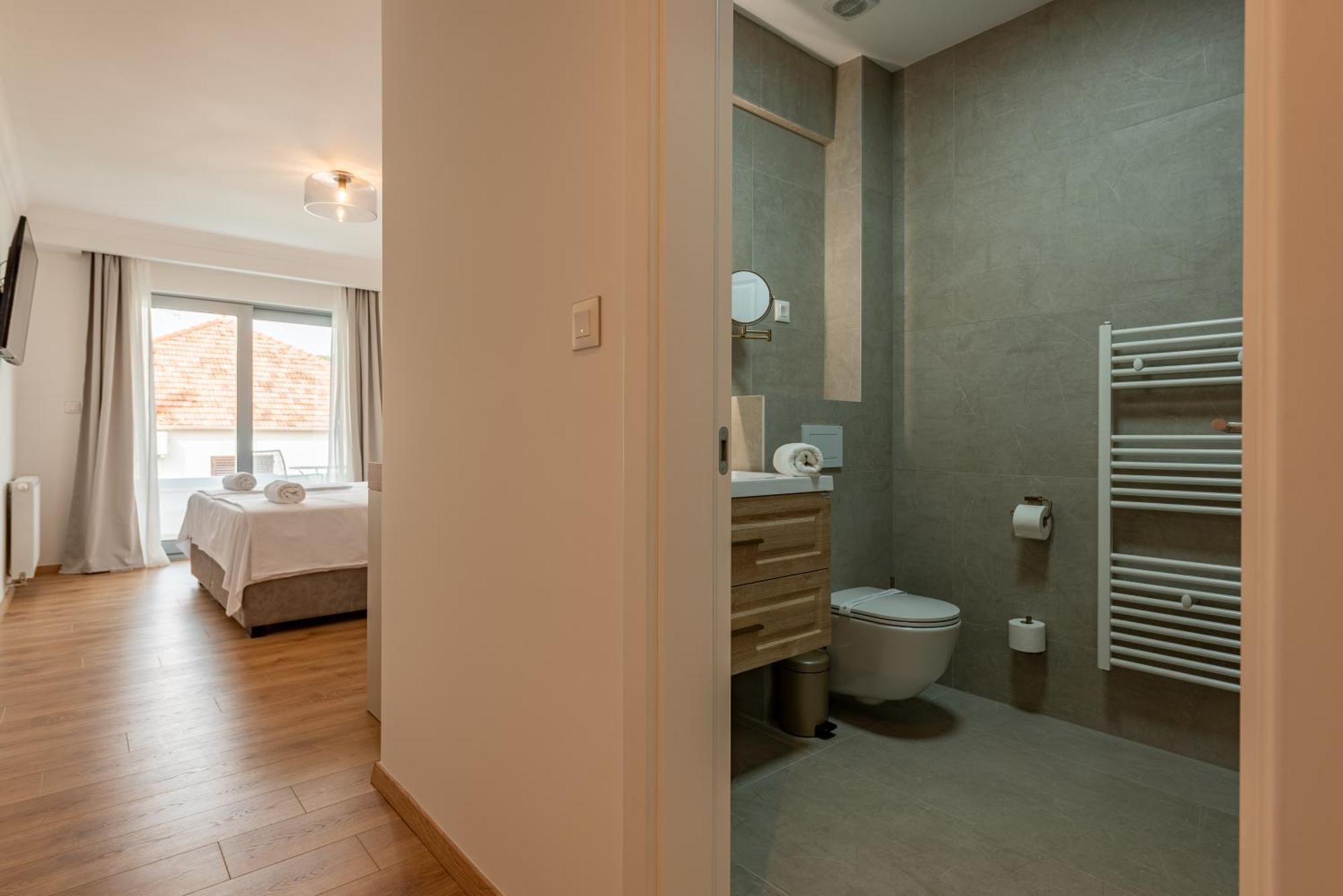 Rooms & Apartments Niko ซูโกชัน ภายนอก รูปภาพ