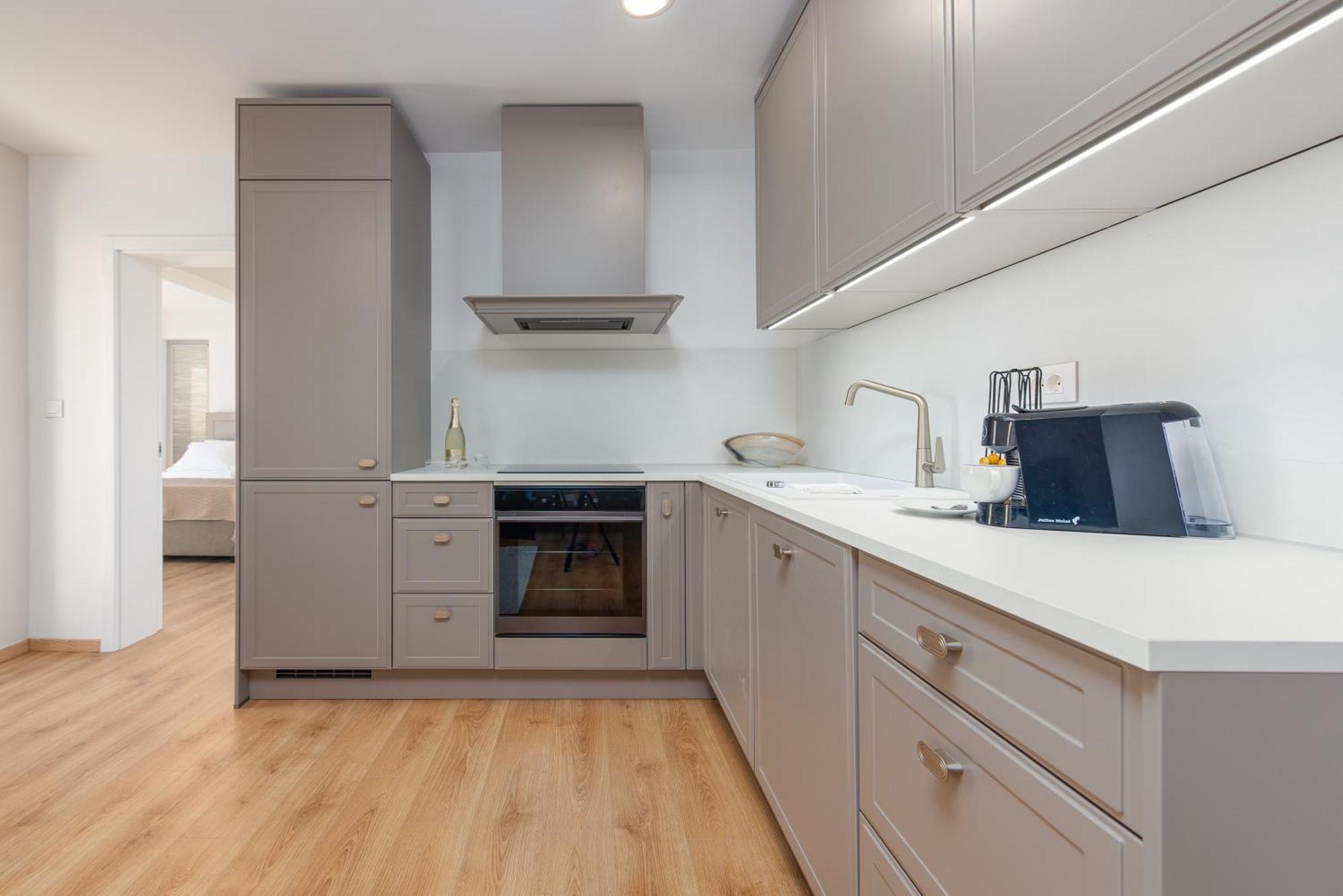 Rooms & Apartments Niko ซูโกชัน ภายนอก รูปภาพ