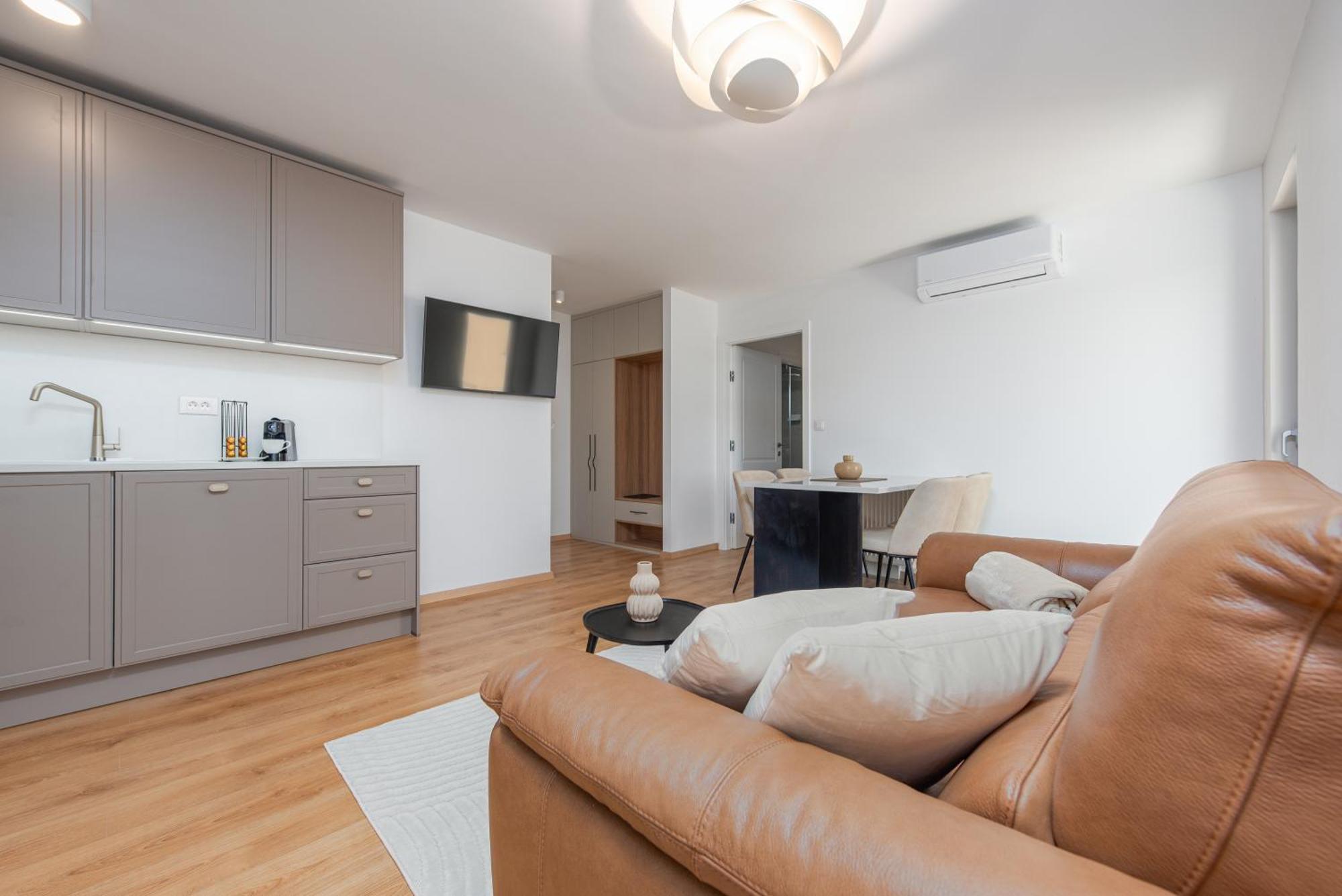Rooms & Apartments Niko ซูโกชัน ภายนอก รูปภาพ