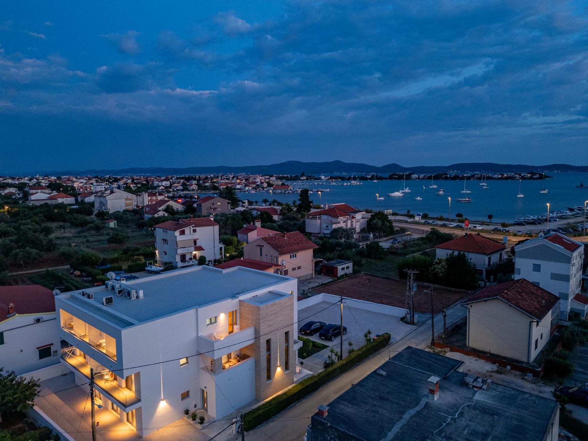 Rooms & Apartments Niko ซูโกชัน ภายนอก รูปภาพ