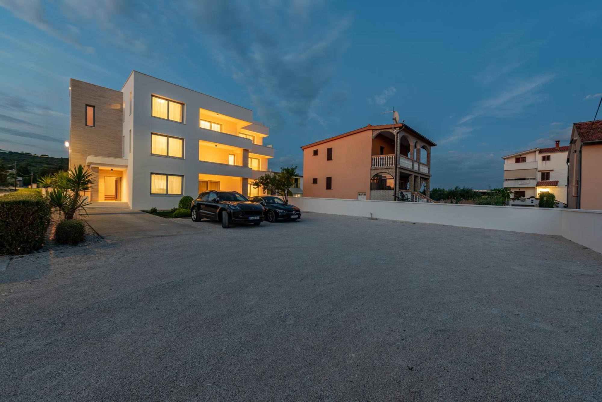 Rooms & Apartments Niko ซูโกชัน ภายนอก รูปภาพ