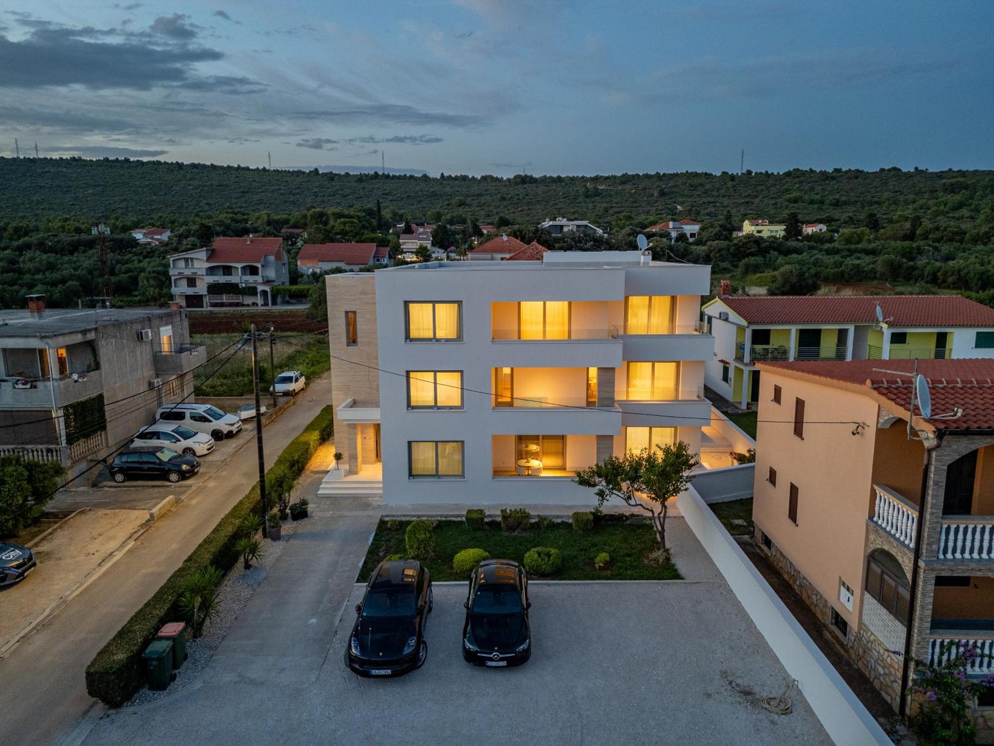 Rooms & Apartments Niko ซูโกชัน ภายนอก รูปภาพ