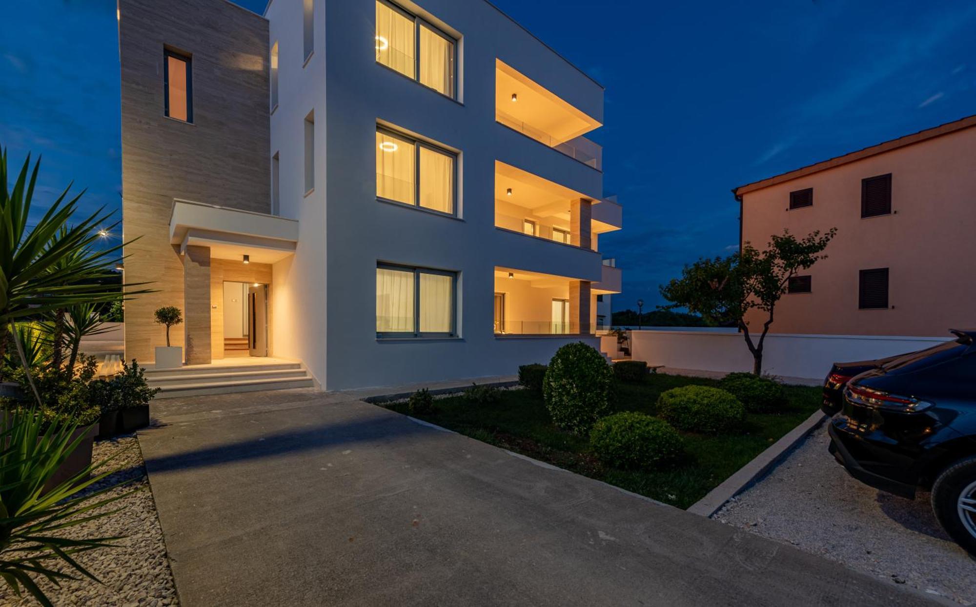 Rooms & Apartments Niko ซูโกชัน ภายนอก รูปภาพ