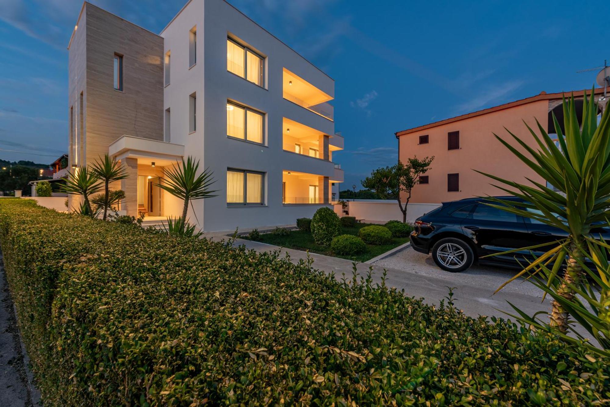 Rooms & Apartments Niko ซูโกชัน ภายนอก รูปภาพ